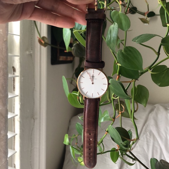 daniel wellington brown analog watch - Picture 9 of 9